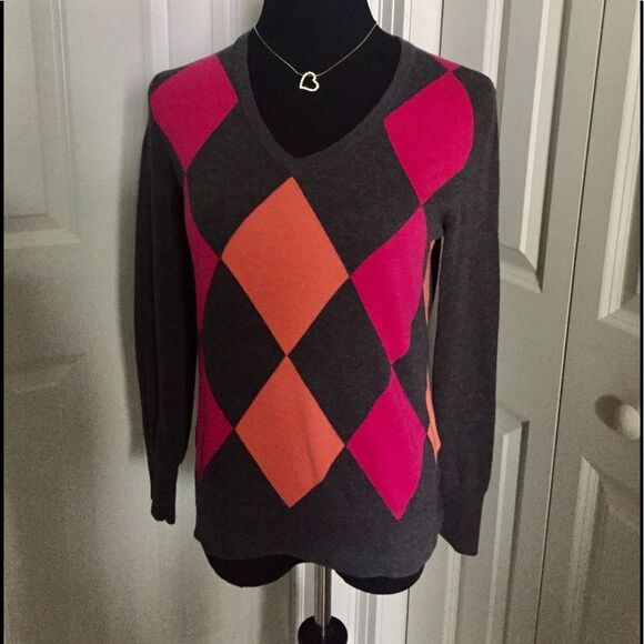 Beautiful sweater by Tommy Hilfinger size medium - Picture 1 of 3